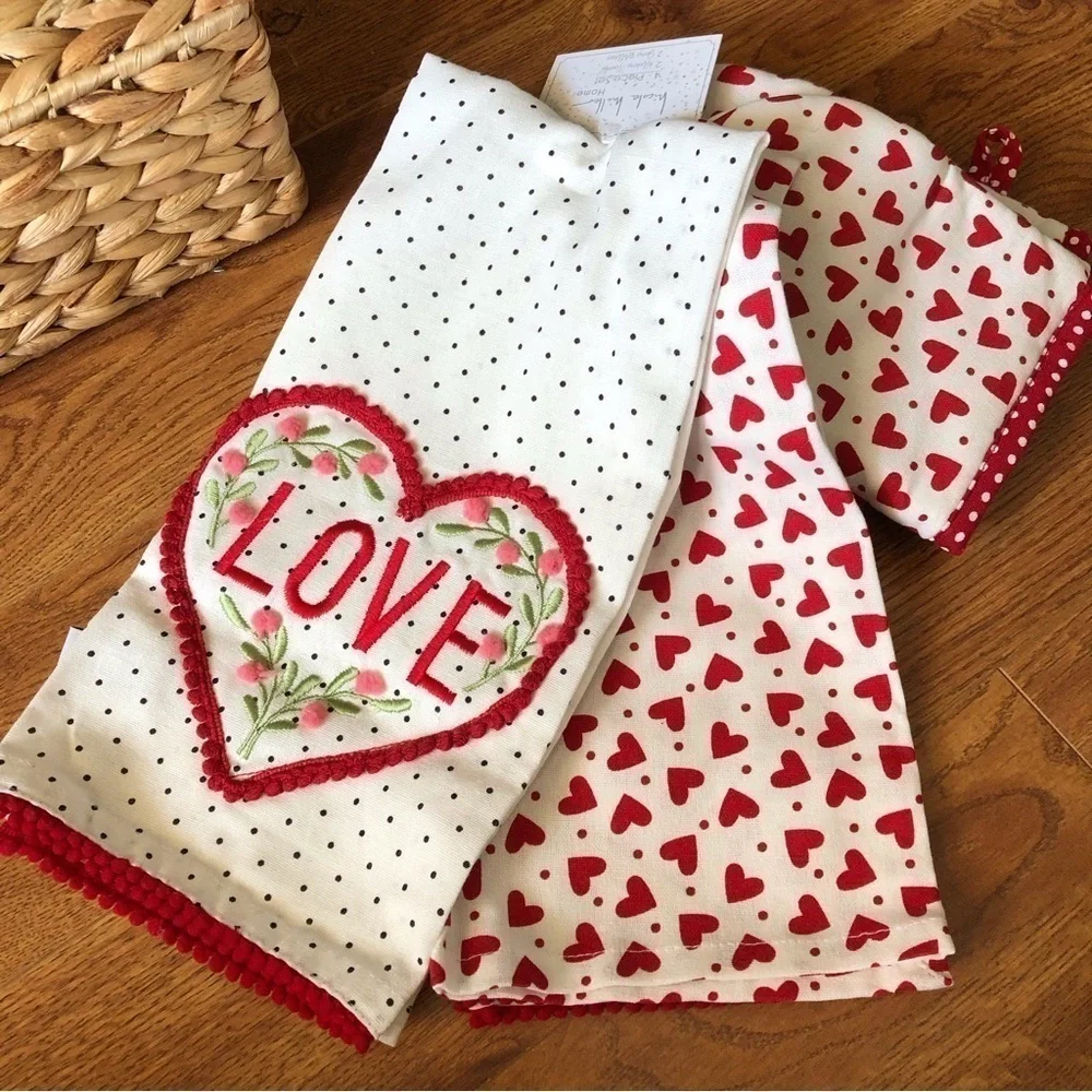 Red & White Vintage Heart kitchen towel and oven mitt set (4ct)
